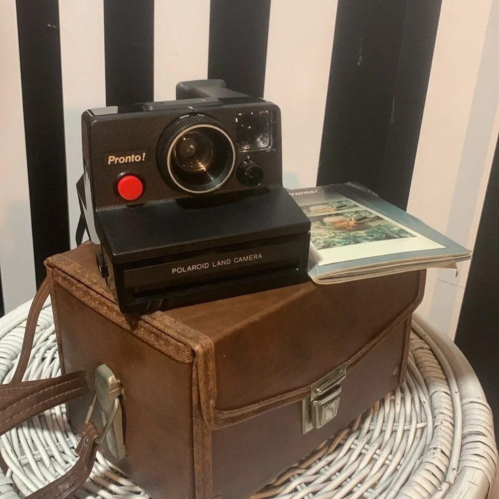 1976 Polaroid Pronto! Land Camera Instant Camera & Carry Case Retro Vintage Film
